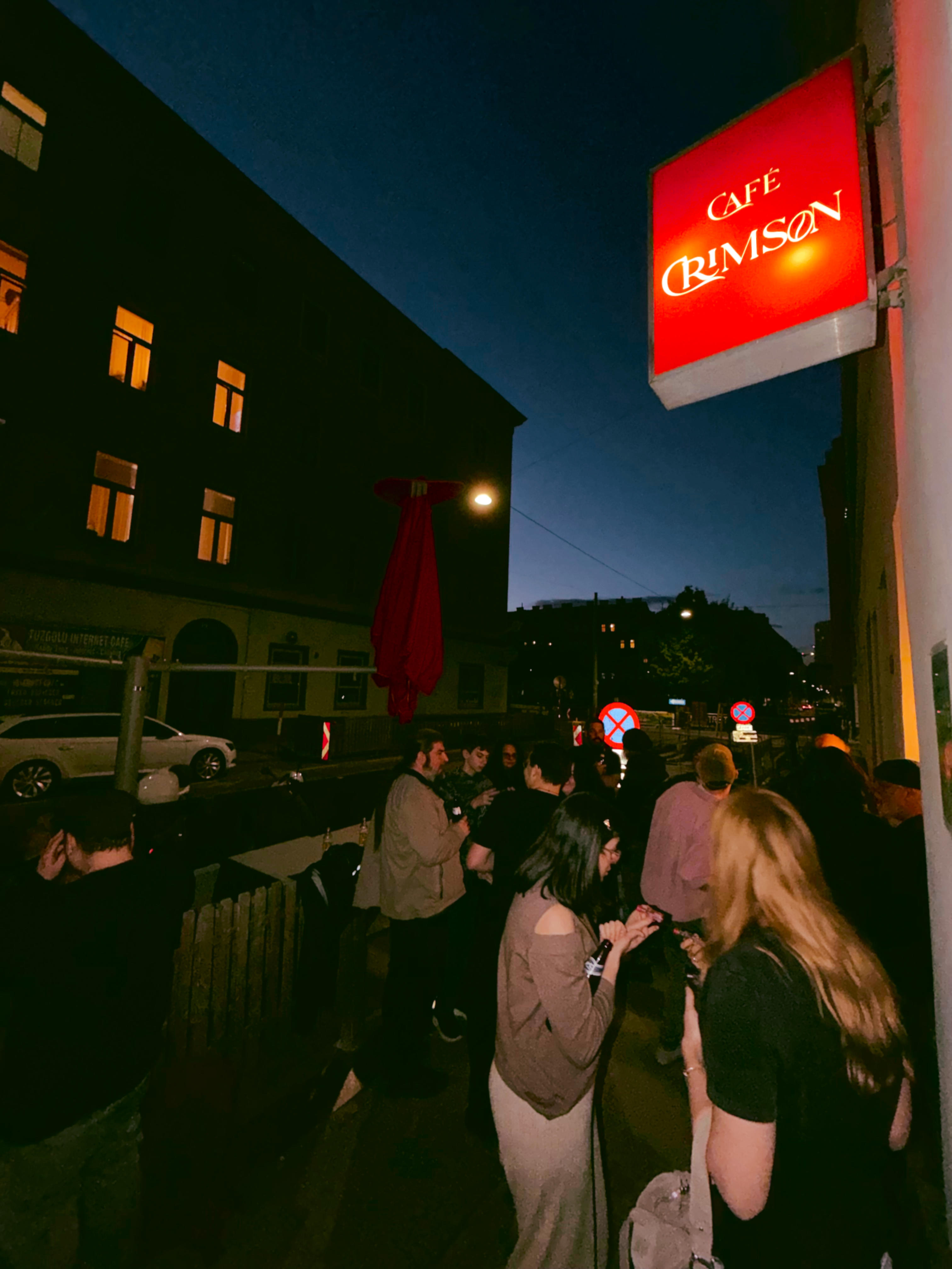 Café Crimson