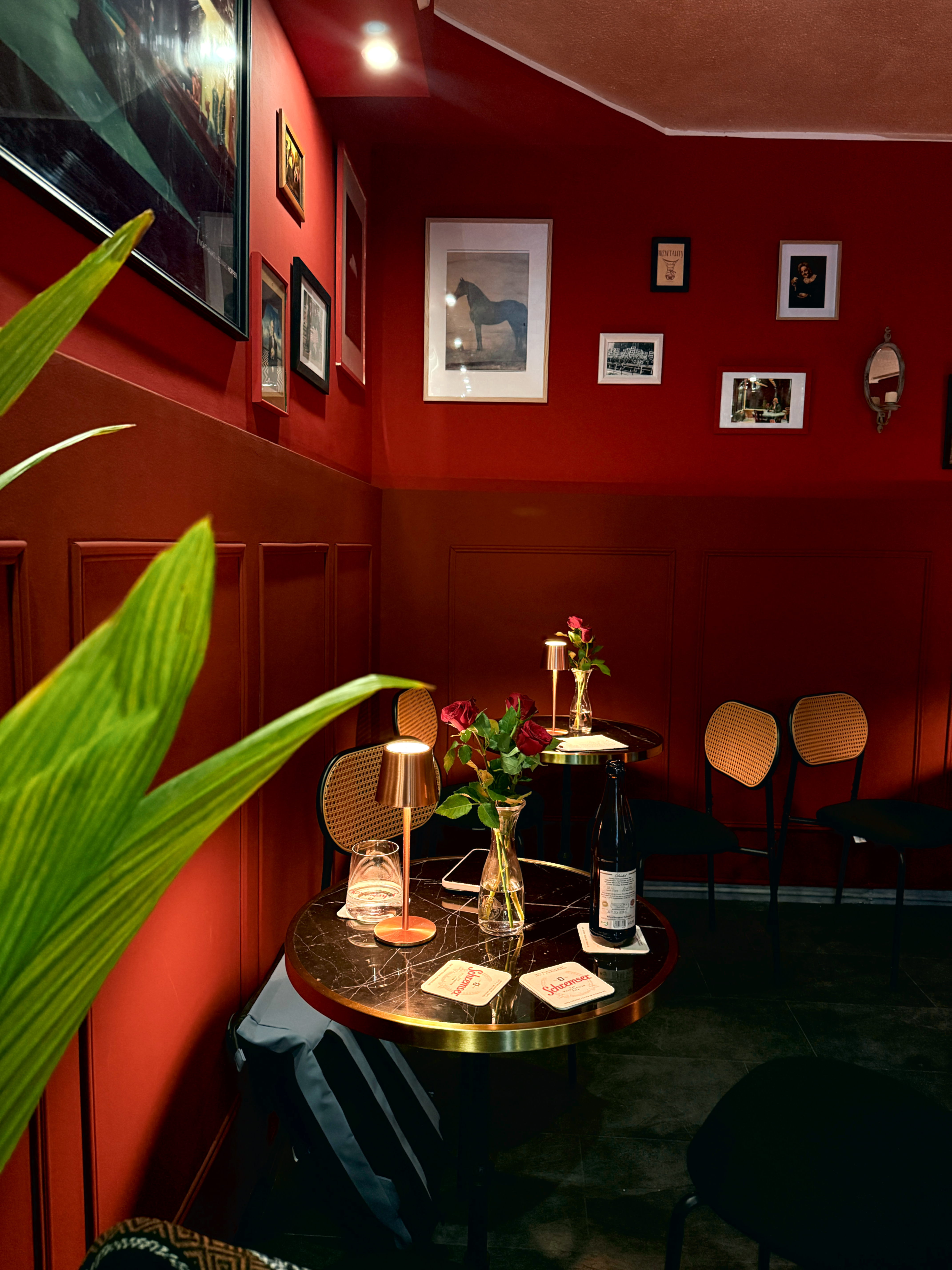 Café Crimson